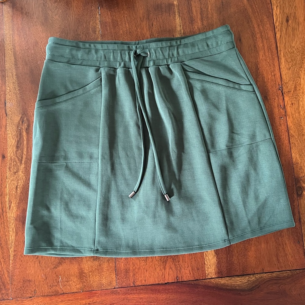 NWOT Cable and Gauge Skort